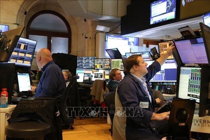 Giao dịch viên tại sàn chứng khoán New York, Mỹ. Ảnh tư liệu: THX/TTXVN