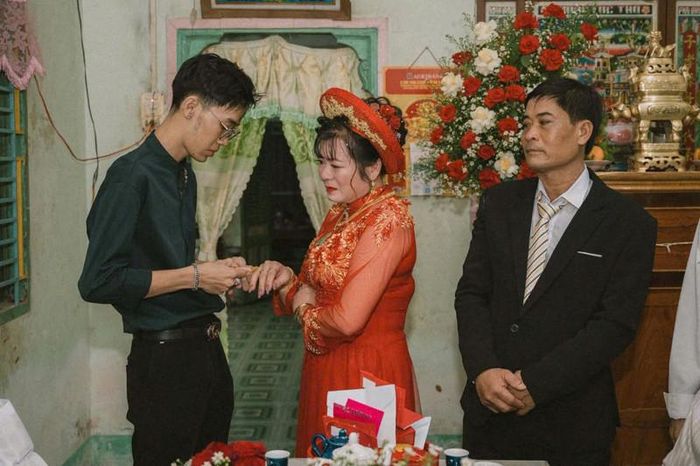 Khoảnh khắc xúc động trong hôn lễ 