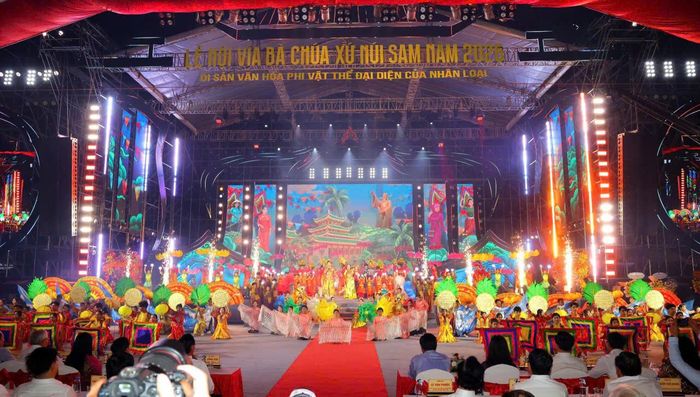 Lễ hội Vía Bà Chúa Xứ núi Sam đã được UNESCO ghi danh vào Danh sách Di sản văn hóa phi vật thể đại diện của nhân loại.