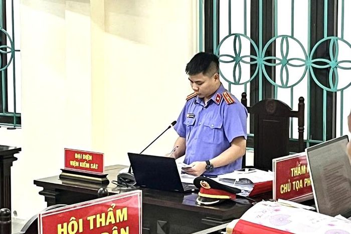  Đại diện VKSND khu vực 1 thực hành quyền công tố tại phiên tòa