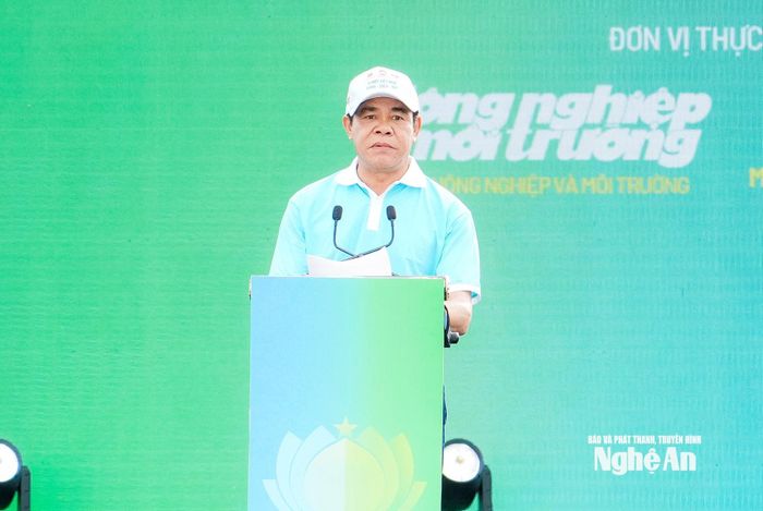 Chủ tịch UBND tỉnh Nghệ An Võ Trọng Hải phát biểu hưởng ứng tại lễ phát động. Ảnh: Phạm Bằng