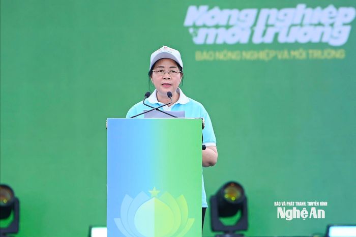 Chủ tịch Ủy ban Trung ương Mặt trận Tổ quốc Việt Nam Bùi Thị Minh Hoài phát biểu tại lễ phát động. Ảnh: Phạm Bằng
