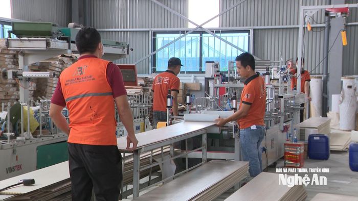 Dây chuyền sản xuất tại Công ty CP Thương mại ABT. Ảnh: P.V