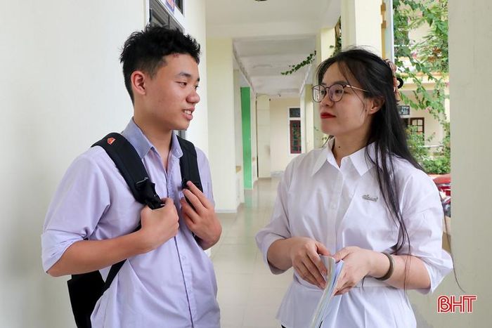 Ngoài sự đồng hành của bố mẹ, Quân còn nhận được sự quan tâm, tiếp sức từ cô giáo bộ môn.