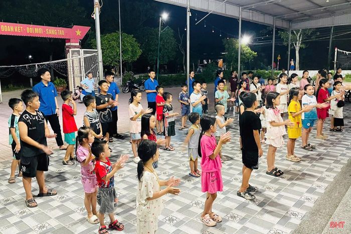 Tổ chức đoàn, đội ở cơ sở phát huy vai trò quản lý, hướng dẫn sinh hoạt hè cho trẻ em tại cộng đồng dân cư.