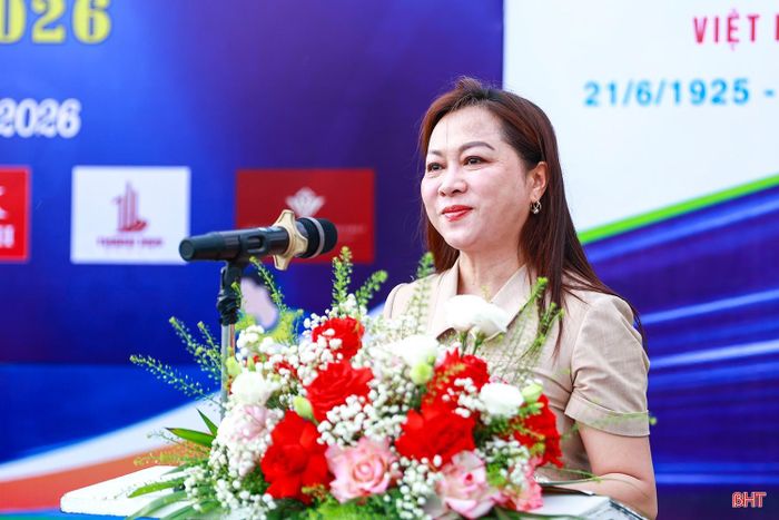  Phát biểu chào mừng giải đấu, bà Trần Thị Phương Hoa – Phó Giám đốc Báo và phát thanh, truyền hình Hà Tĩnh, Chủ tịch Hội Nhà báo tỉnh nhấn mạnh: Qua 12 mùa giải Giải Bóng đá Báo chí miền Trung đã vượt lên trên một sân chơi phong trào, thực sự trở thành ngày hội thể thao đầy ý nghĩa. Thông qua giải đấu, những người làm báo khu vực miền Trung có cơ hội rèn luyện sức khỏe, giao lưu, gặp gỡ, vun đắp tình đoàn kết. 