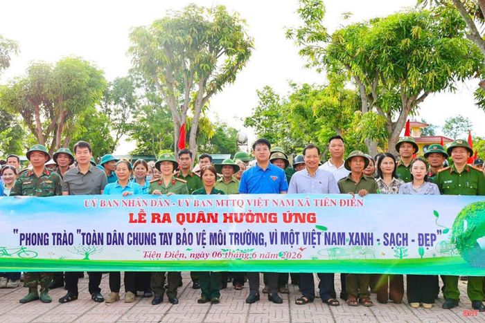 Tại xã Tiên Điền, lễ phát động diễn ra sôi nổi với sự hưởng ứng của hàng trăm người dân.