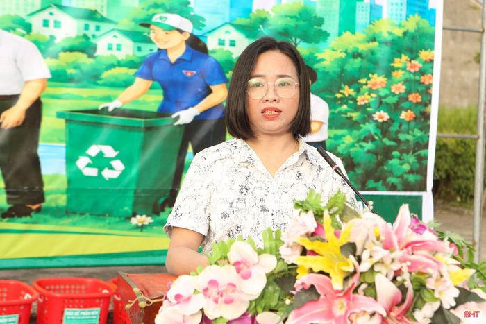 Tại xã Mai Phụ, hơn 300 cán bộ, đoàn viên, hội viên và Nhân dân xã Mai Phụ đã tham gia lễ phát động ra quân hưởng ứng phong trào thi đua “Toàn dân chung tay bảo vệ môi trường, vì một Việt Nam xanh - sạch - đẹp”.