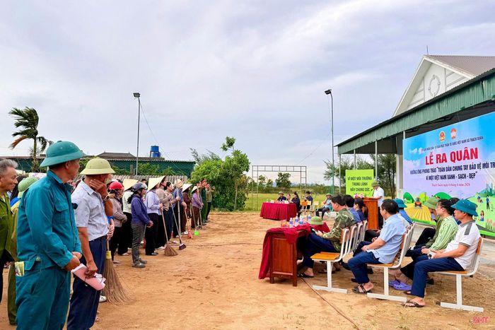 Tại xã Thạch Xuân, lễ phát động đã thu hút hơn 450 người dân tham gia hưởng ứng.