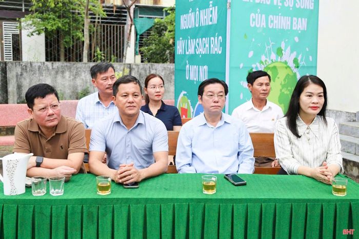Tại xã Cẩm Xuyên, lễ phát động diễn ra sôi nổi.