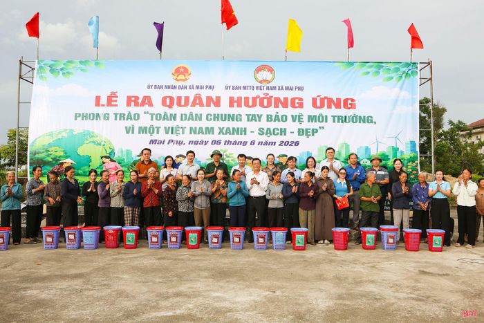 Tại chương trình, Ban Tổ chức đã thông qua lời kêu gọi hưởng ứng phong trào thi đua “Toàn dân chung tay bảo vệ môi trường, vì một Việt Nam xanh - sạch - đẹp”, trao tặng 50 giỏ rác cho các hộ dân nhằm nâng cao ý thức phân loại, xử lý rác thải sinh hoạt tại nguồn.
