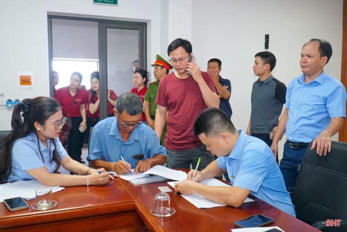 Các khâu kiểm tra, đối chiếu hồ sơ được thực hiện kỹ lưỡng nhằm đảm bảo quyền lợi cho người dân.