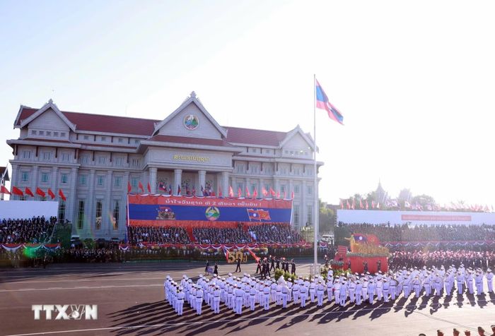 Lễ kỷ niệm 50 năm Quốc khánh Lào và 105 năm Ngày sinh Chủ tịch Kaysone Phomvihane. (Ảnh: Thống Nhất/TTXVN)