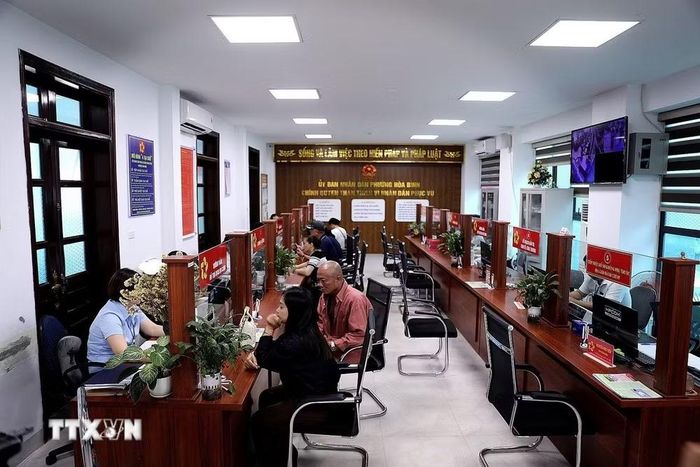 Trung tâm dịch vụ hành chính công phường Hòa Bình (Phú Thọ) được bố trí khoa học, hiện đại. (Ảnh: Thanh Hải/TTXVN)