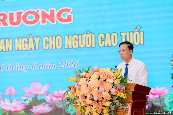 Bí thư Đảng ủy, Chủ tịch Hội đồng Nhân dân phường Long Biên Nguyễn Mạnh Hà phát biểu tại buổi Lễ. (Ảnh: PV/Vietnam+)
