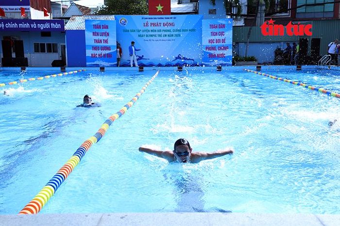 Các đợt bơi hưởng ứng cự ly 25 m với sự tham gia của học sinh.