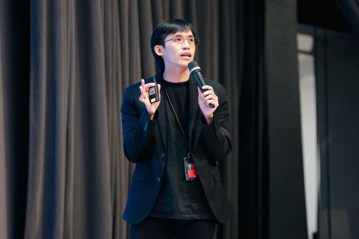 TS. Nguyễn Đăng Khoa chia sẻ về hướng tiếp cận nghiên cứu liên ngành, kết nối các lĩnh vực môi trường, nông nghiệp và khoa học vật liệu... để giải quyết các vấn đề quản lý tài nguyên nước. Ảnh: BTC.