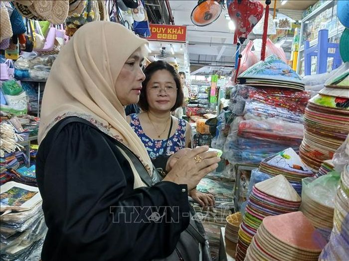 Du lịch Đà Nẵng không phụ thuộc quá lớn vào một thị trường truyền thống mà đang đón lượng khách đa dạng đến từ Ấn Độ, Thái Lan, Malaysia, khách châu Âu.
