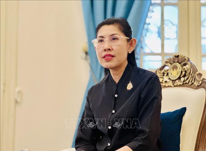 Đại sứ Vương quốc Thái Lan tại Việt Nam Urawadee Sriphiromya trả lời phỏng vấn báo chí. Ảnh: Việt Đức/TTXVN