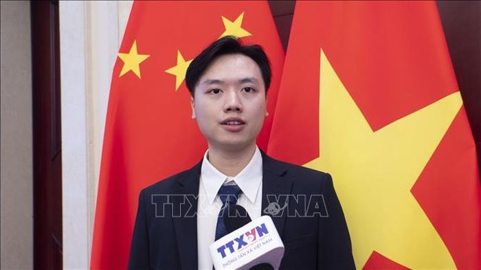 Anh Hoàng Tiến Anh, nghiên cứu sinh thạc sĩ chuyên ngành năng lượng hạt nhân tại Đại học Thanh Hoa cho biết, điều gây ấn tượng nhất đối với anh là hệ sinh thái kết nối chặt chẽ giữa các trường đại học, viện nghiên cứu và doanh nghiệp tại Trung Quốc.