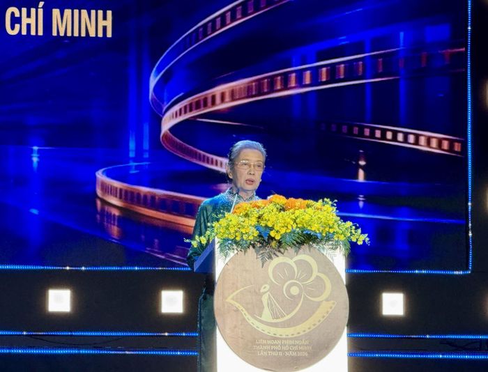 Bà Dương Cẩm Thúy, Chủ tịch Hội Điện ảnh TP Hồ Chí Minh phát biểu tại Lễ khai mạc.