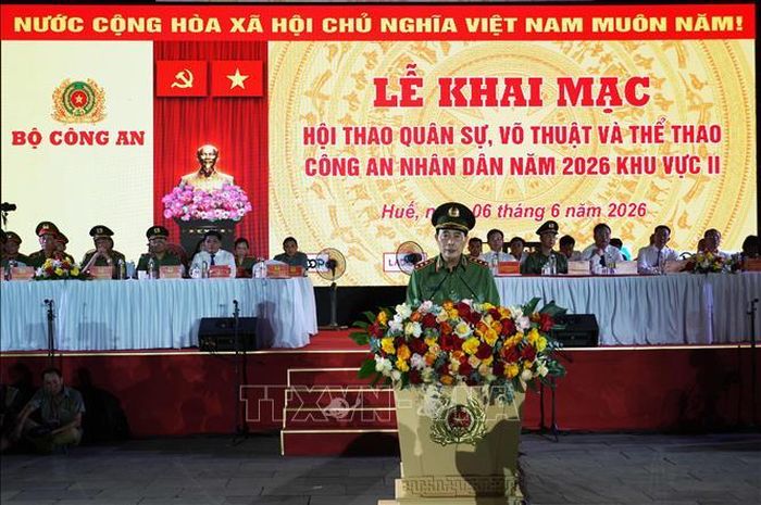 Thứ trưởng Bộ Công an Lê Quốc Hùng phát biểu khai mạc Hội thao.