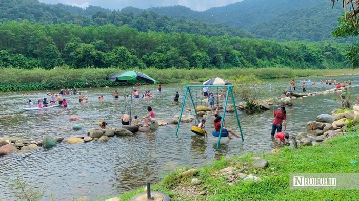 Khi được hoạt động lại, địa điểm này sẽ công khai bảng giá các dịch vụ lưu trú, ăn uống, và phương tiện vận chuyển; niêm yết giá vé tham quan rõ ràng để du khách dễ dàng tra cứu. Ảnh Hồ Thắng.