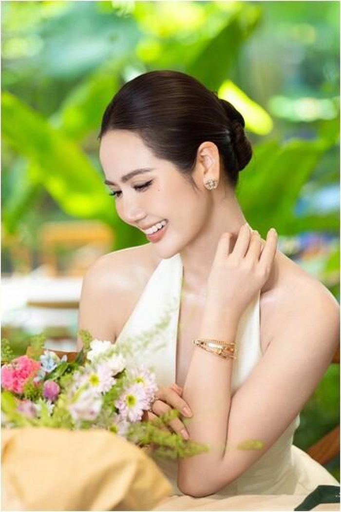 Nhan sắc xinh đẹp ở tuổi 36 của Huyền Lizzie.