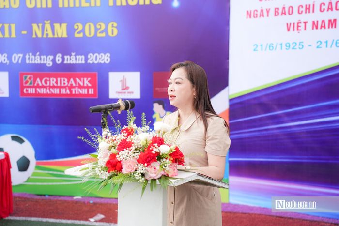 Phát biểu chào mừng giải đấu, bà Trần Thị Phương Hoa, Chủ tịch Hội Nhà báo tỉnh, nhấn mạnh, với lần thứ 12 tổ chức, Giải Bóng đá báo chí miền Trung đã vượt lên trên một sân chơi phong trào, thực sự trở thành ngày hội thể thao đầy ý nghĩa. Thông qua giải đấu, những người làm báo khu vực miền Trung có cơ hội rèn luyện sức khỏe, giao lưu, gặp gỡ, vun đắp tình đoàn kết.