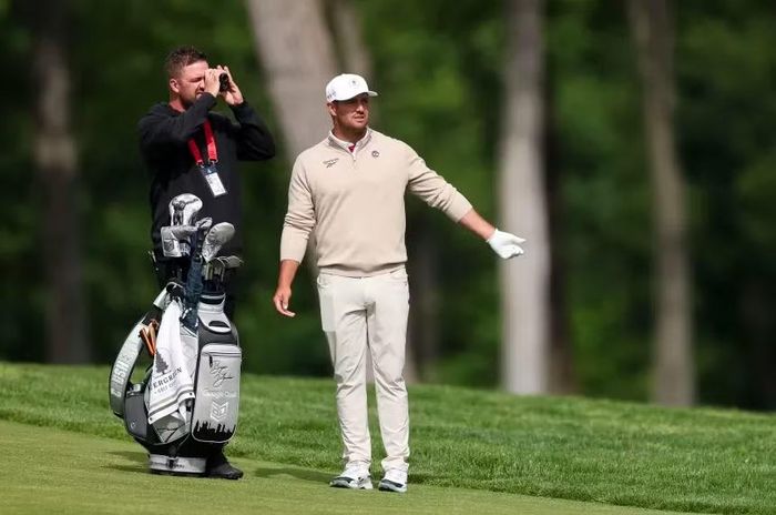 Bryson DeChambeau trong một vòng tập luyện trước Giải vô địch PGA tại Câu lạc bộ Golf Aronimink vào ngày 11/5 ở Newtown, Pennsylvania. Ảnh: Getty.