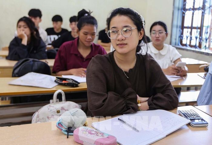 Học sinh trường THPT Mộc Lỵ, phường Mộc Sơn tại lớp ôn tập củng cố kiến thức thi tốt nghiệp. Ảnh: Trọng Đạt-TTXVN