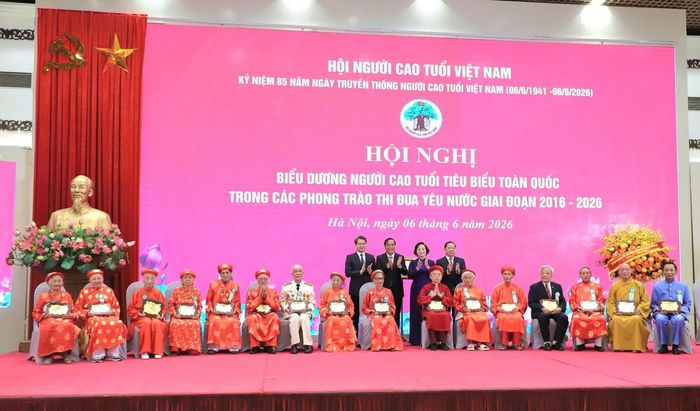 Bà Phạm Thị Thanh Trà, Bí thư TƯ Đảng, Phó Thủ tướng Chính phủ, Chủ tịch Ủy ban Quốc gia về Người cao tuổi Việt Nam; ông Nguyễn Phi Long, Ủy viên TƯ Đảng, Phó Bí thư thường trực Đảng ủy MTTQ, các đoàn thể TƯ, Phó Chủ tịch UBTƯ MTTQ Việt Nam; ông Nguyễn Văn Đức, Ủy viên TƯ Đảng, Phó Trưởng ban Tuyên giáo và Dân vận Trung ương; ông Nguyễn Thanh Bình, Chủ tịch Trung ương Hội Người cao tuổi Việt Nam, biểu dương điển hình người cao tuổi tiêu biểu toàn quốc trong phong trào thi đua yêu nước giai đoạn 2016-2026