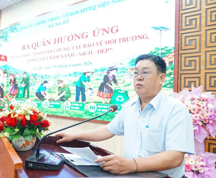 Lãnh đạo xã Nà Hỳ phát biểu tại Chương trình.