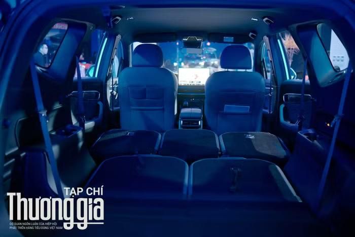 Geely Okavango có thể gập riêng lẻ theo kiểu 2-3-2 nên linh hoạt tạo ra không gian rất rộng rãi