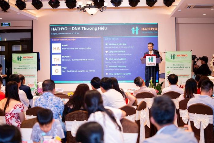 Quang cảnh buổi lễ ra mắt