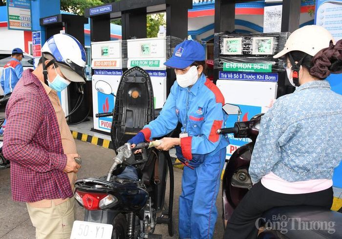 Xăng E5, E10 là bước đệm chiến lược thúc đẩy chuyển đổi năng lượng xanh và giảm phát thải (ảnh minh họa).