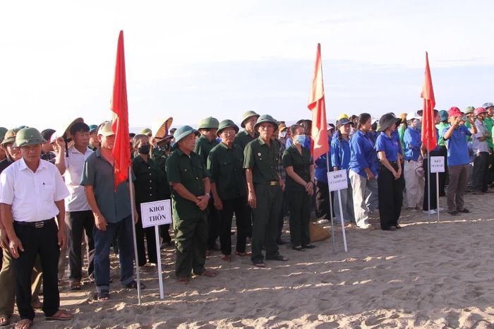 Các lực lượng tham gia lễ phát động.