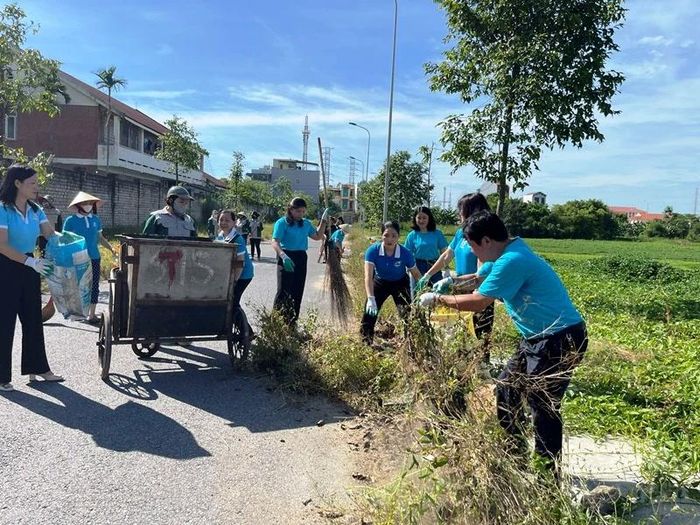 và làm sạch các tuyến đường ở khu dân cư.