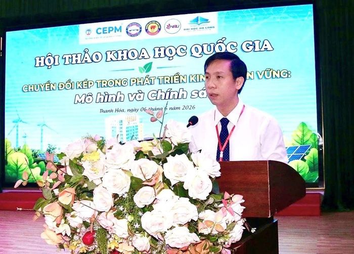 PGS.TS. Lê Hoằng Bá Huyền, Hiệu trưởng Trường Đại học Hồng Đức phát biểu chào mừng.