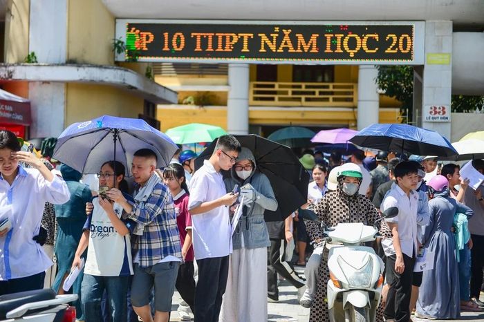 Khép lại môn thi cuối cùng trong tâm thế phấn khởi, nhiều thí sinh Thanh Hóa đang chờ đợi kết quả với niềm tin và hy vọng. Những nỗ lực trong suốt nhiều tháng ôn luyện cùng sự đồng hành của gia đình, thầy cô sẽ là hành trang quý giá để các em bước tiếp trên chặng đường học tập phía trước, mở ra một hành trình mới ở bậc học trung học phổ thông.