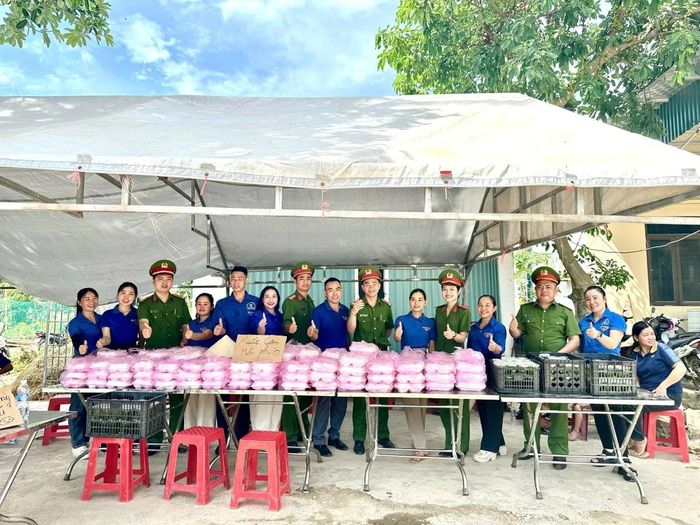 Các suất ăn giúp sĩ tử và người nhà tiết kiệm thời gian di chuyển, bổ sung năng lượng để hoàn thành kỳ thi.