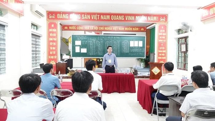 Đại diện lãnh đạo Sở GD&amp;ĐT phát biểu chỉ đạo tại Hội đồng thi Trường THPT Như Thanh.