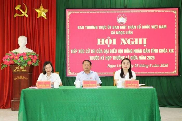 Trưởng Ban Tổ chức Tỉnh ủy Nguyễn Văn Hùng và đại biểu HĐND tỉnh tiếp xúc cử tri đơn vị bầu cử số 6.