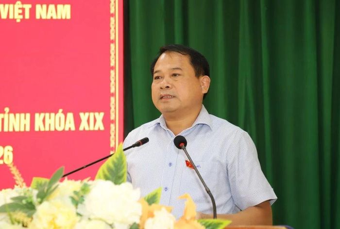 Trưởng Ban Tổ chức Tỉnh ủy Nguyễn Văn Hùng phát biểu tiếp thu ý kiến, kiến nghị của cử tri.