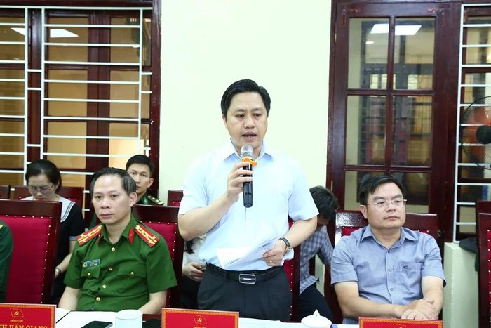 Các đại biểu tham gia phát biểu ý kiến tại buổi làm việc.
