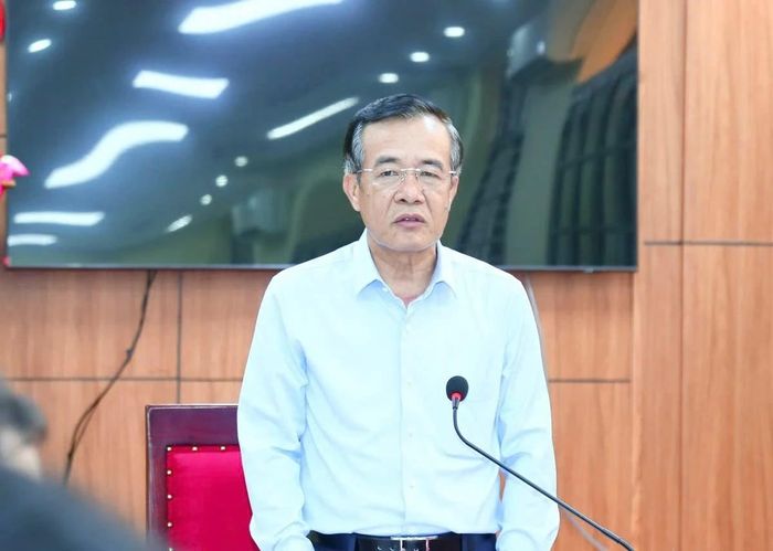 Đồng chí Lê Đức Thái, Ủy viên Trung ương Đảng, Bí thư Tỉnh ủy, Trưởng Đoàn ĐBQH tỉnh phát biểu kết luận tại buổi làm việc.