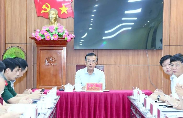 Đồng chí Lê Đức Thái, Ủy viên Trung ương Đảng, Bí thư Tỉnh ủy, Trưởng Đoàn ĐBQH tỉnh chủ trì buổi làm việc.