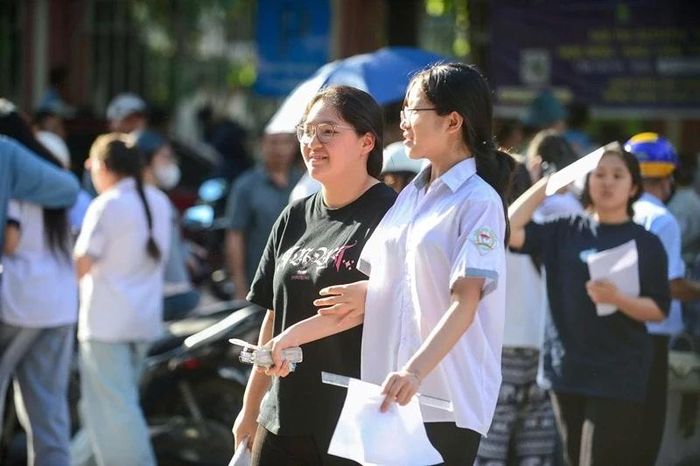 Thí sinh tham dự các môn chuyên trong buổi chiều nay (Ảnh: Hoàng Đông)