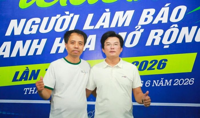 Nhà báo Nguyễn Linh, Báo Văn hóa (bên phải) chia sẻ: Đây là giải đấu rất ý nghĩa khi được diễn ra vào dịp kỷ niệm 101 năm Ngày Báo chí cách mạng Việt Nam. Giải đấu là cơ hội để những người làm báo như tôi có cơ hội rèn sức khỏe, giao lưu và trao đổi kinh nghiệm nghề nghiệp.