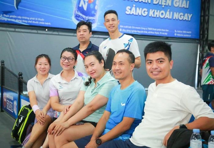 Không khí giao lưu cũng hiện diện ở mọi nơi trong khuôn khổ giải đấu. Sau những trận tranh tài căng thẳng, các VĐV lại cùng nhau trao đổi về kỹ thuật thi đấu, kinh nghiệm tập luyện cũng như những câu chuyện nghề nghiệp. Những khoảng cách về đơn vị công tác, lĩnh vực hoạt động dường như được xóa nhòa bởi sự kết nối từ thể thao.